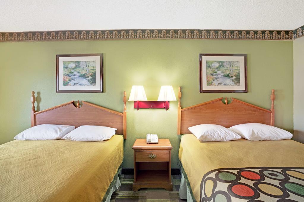 Super 8 Newnan Hotell Exteriör bild