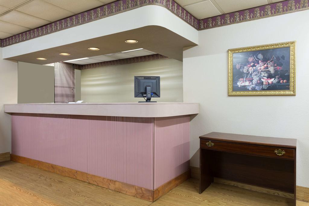 Super 8 Newnan Hotell Exteriör bild